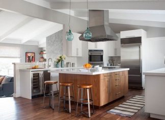💡 Cuatro ideas originales con taburetes para tu isla de cocina
