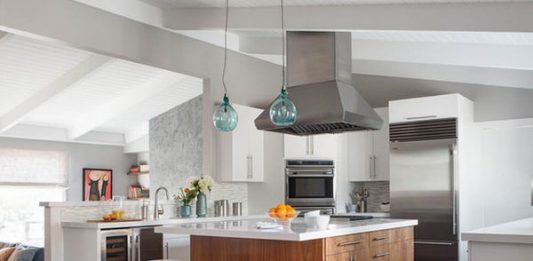 💡 Cuatro ideas originales con taburetes para tu isla de cocina